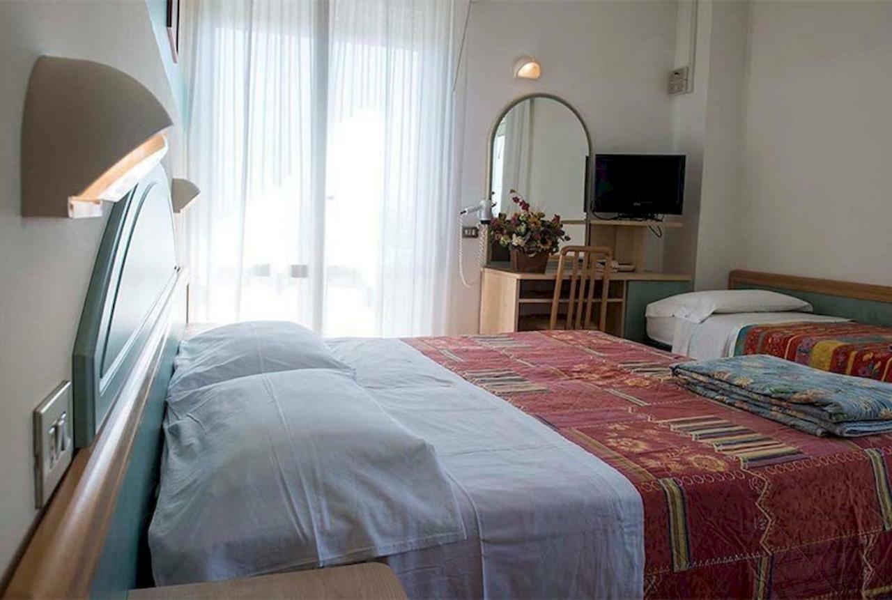 Hotel Milord Cesenatico Exteriör bild