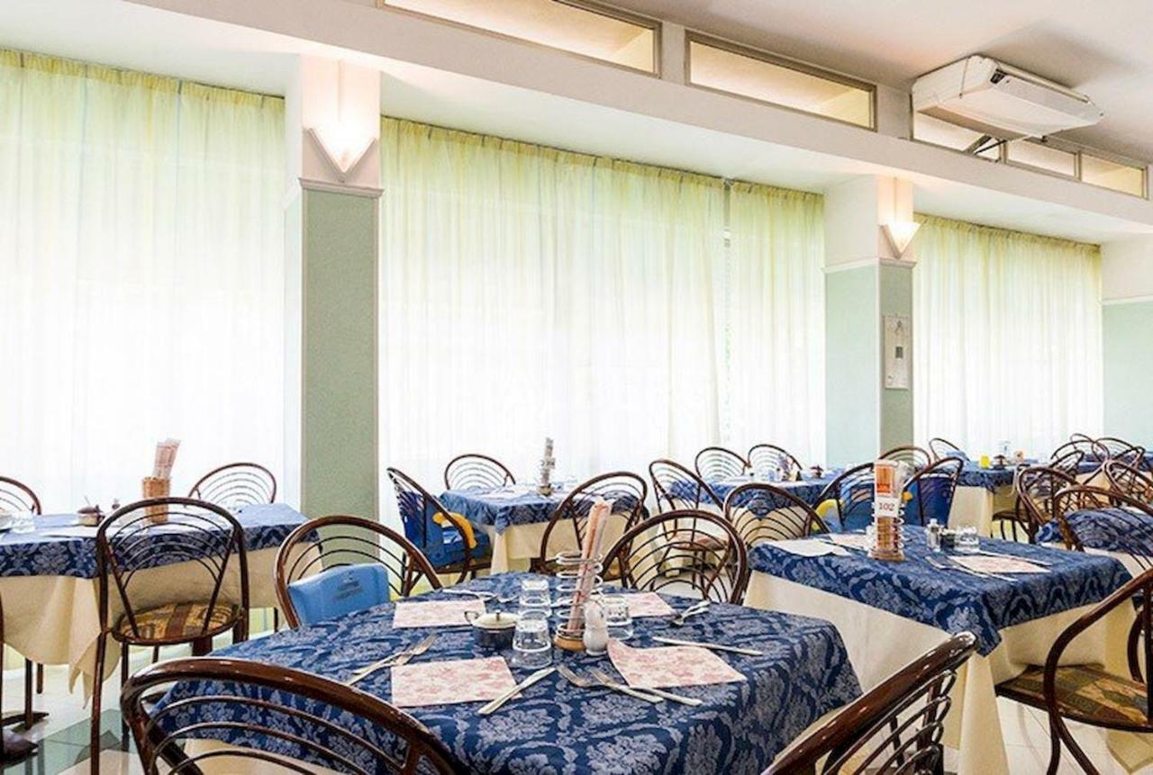 Hotel Milord Cesenatico Exteriör bild